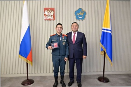 Студент из Тувы награжден медалью Совета Федерации «За проявленное мужество»