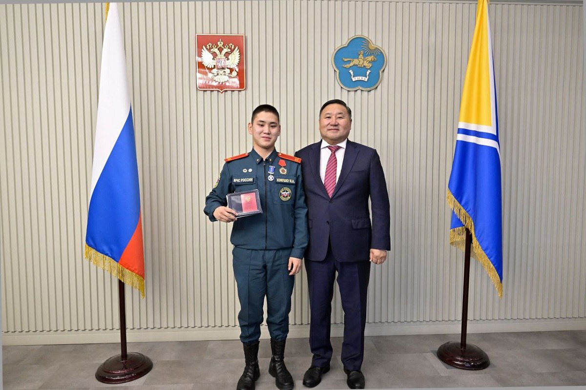 Студент из Тувы награжден медалью Совета Федерации «За проявленное мужество»