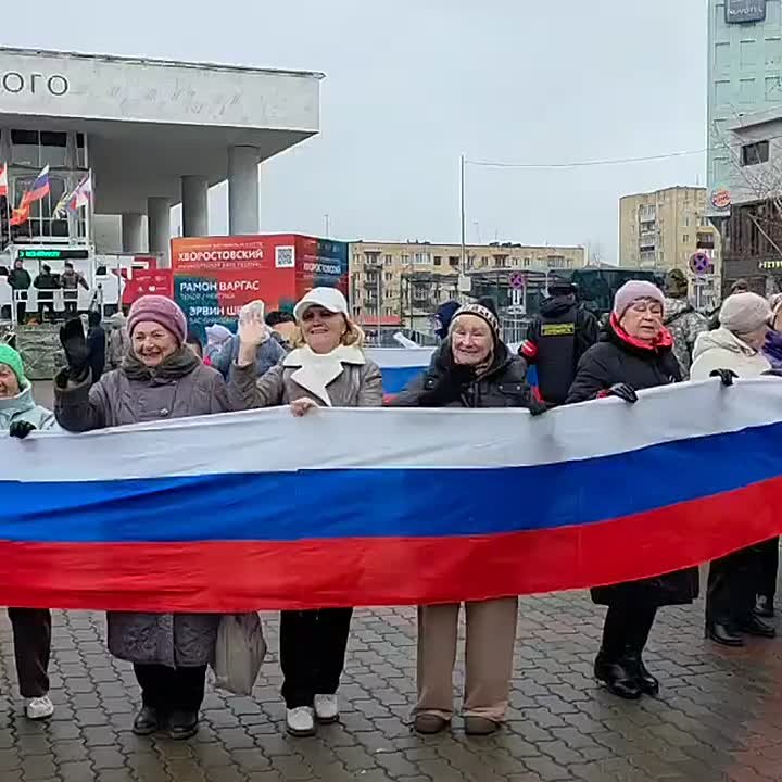 А мы начинаем праздновать День народного единства! Присоединяйтесь к нам на Театральной площади