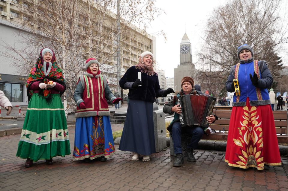 Сегодня красноярцы вместе со всей страной отмечают День народного единства Сегодня красноярцы вместе со всей страной отмечают День народного единства