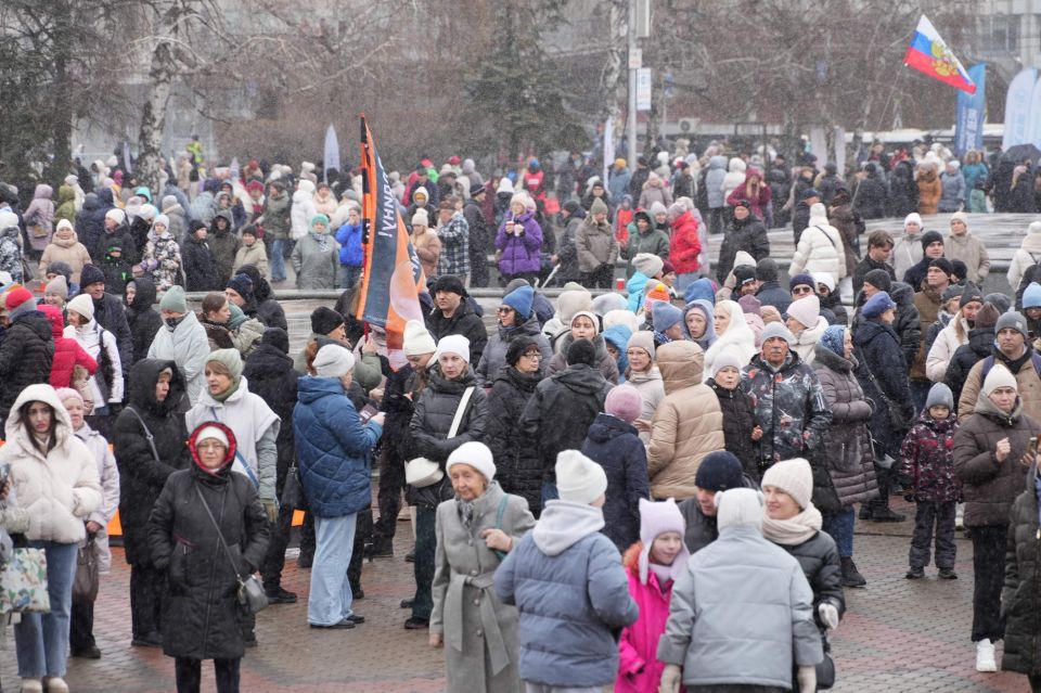 Сегодня красноярцы вместе со всей страной отмечают День народного единства Сегодня красноярцы вместе со всей страной отмечают День народного единства