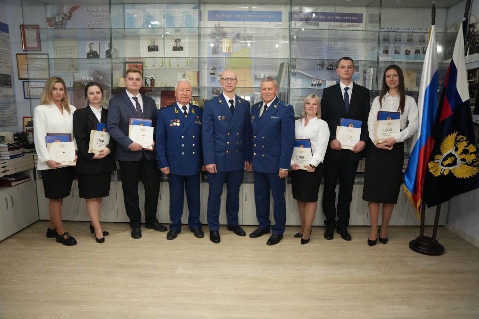 В преддверии Дня народного единства в прокуратуре края молодые специалисты приняли Присягу в торжественной обстановке В преддверии Дня народного единства в прокуратуре края молодые специалисты приняли Присягу в торжественной обстановке