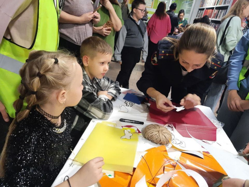 Сотрудники Госавтоинспекции Минусинска и ЮИДовцы приняли участие во Всероссийской акции "Ночь искусств -2025" Сотрудники Госавтоинспекции Минусинска и ЮИДовцы приняли участие во Всероссийской акции "Ночь искусств -2025"