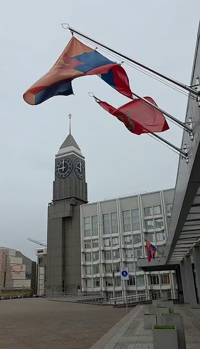 Главные городские часы прямо с утра поздравляют красноярцев с Днём народного единства!