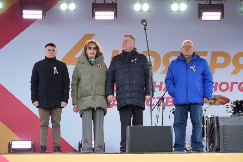 Сегодня красноярцы вместе со всей страной отмечают День народного единства Сегодня красноярцы вместе со всей страной отмечают День народного единства