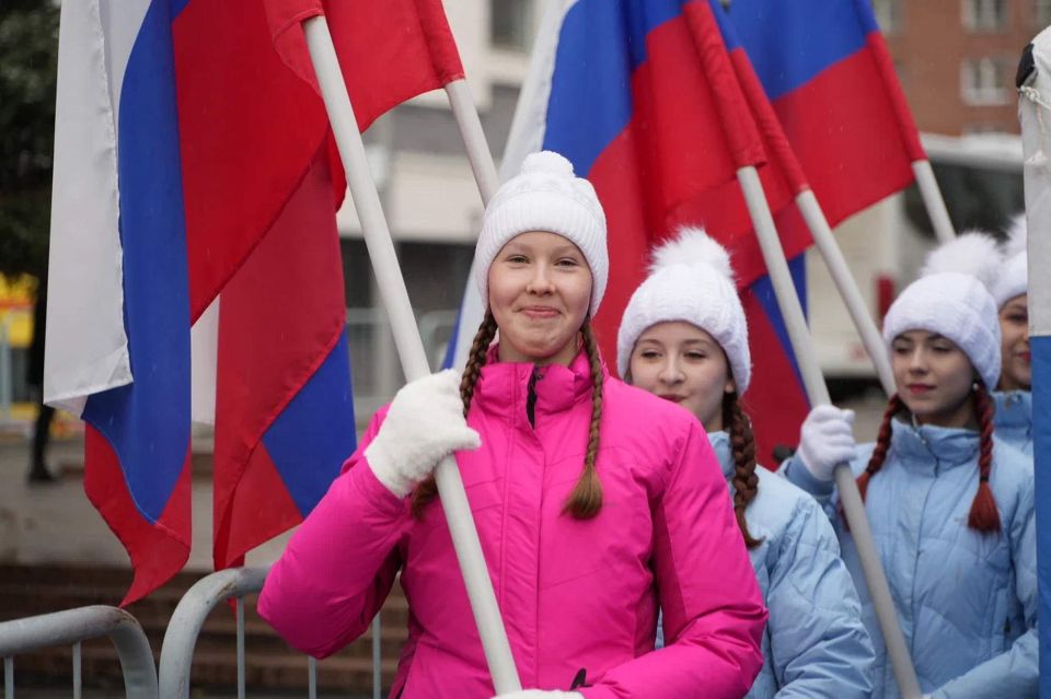 Сегодня красноярцы вместе со всей страной отмечают День народного единства Сегодня красноярцы вместе со всей страной отмечают День народного единства