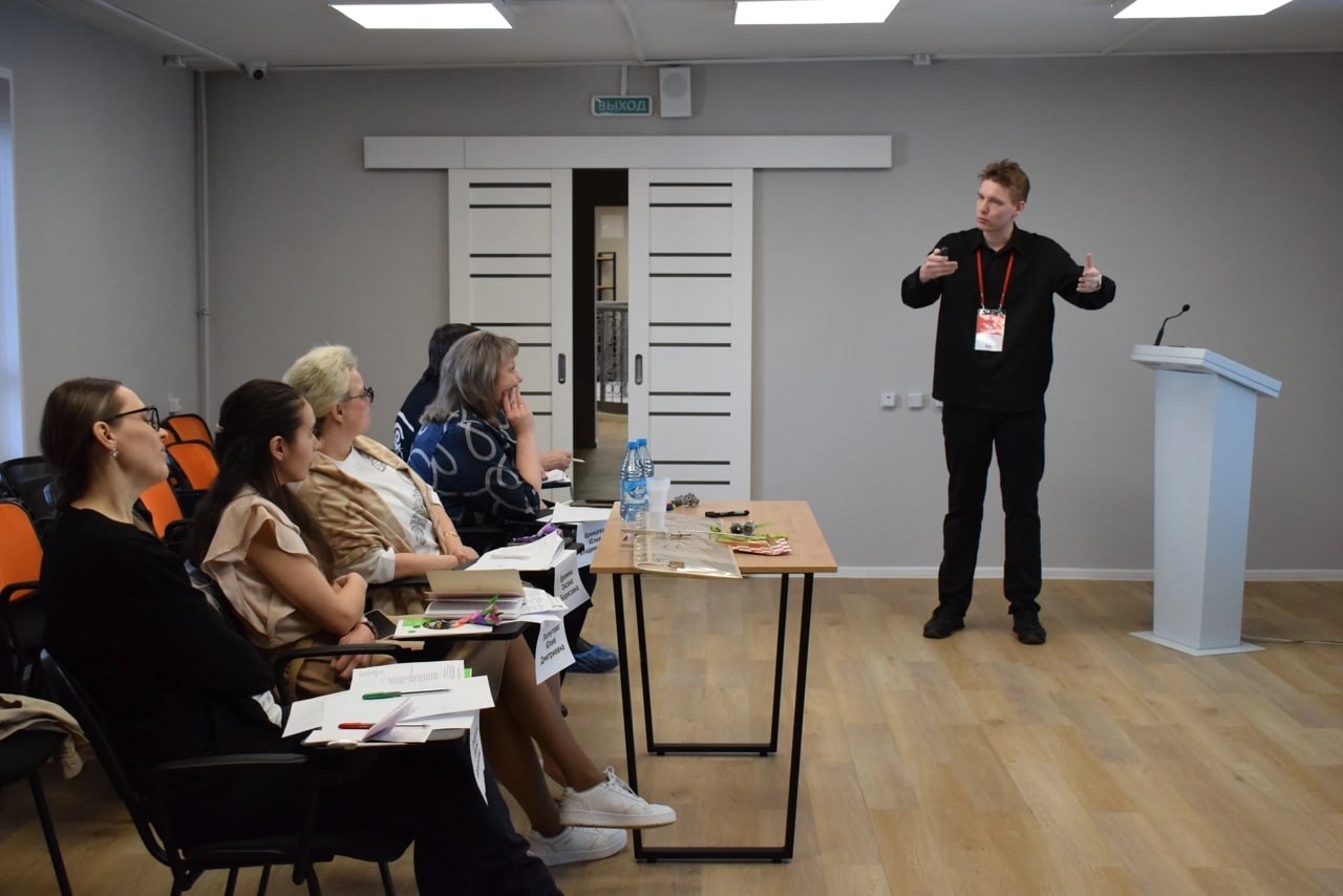 У всех на слуху было имя Всеволода Тересунько, педагога по авиамоделированию «Медиа-Мастерской», в начале нынешнего года