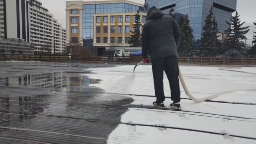 Каток на Стрелке начали заливать в Красноярске