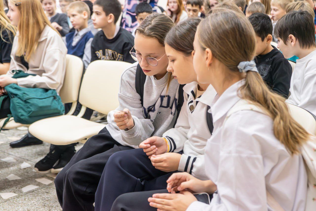 «Будущее в погонах»: полицейские Красноярского края провели для учащихся профориентационный урок «Будущее в погонах»: полицейские Красноярского края провели для учащихся профориентационный урок