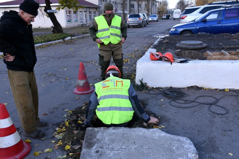 #ЛНР #восстановление. Аварийно-восстановительная бригада из Красноярского края ремонтирует участок теплотрассы для Свердловской центральной городской многопрофильной больницы (ЛНР) #ЛНР #восстановление. Аварийно-восстановительная бригада из Красноярского края ремонтирует участок теплотрассы для Свердловской центральной городской многопрофильной больницы (ЛНР)