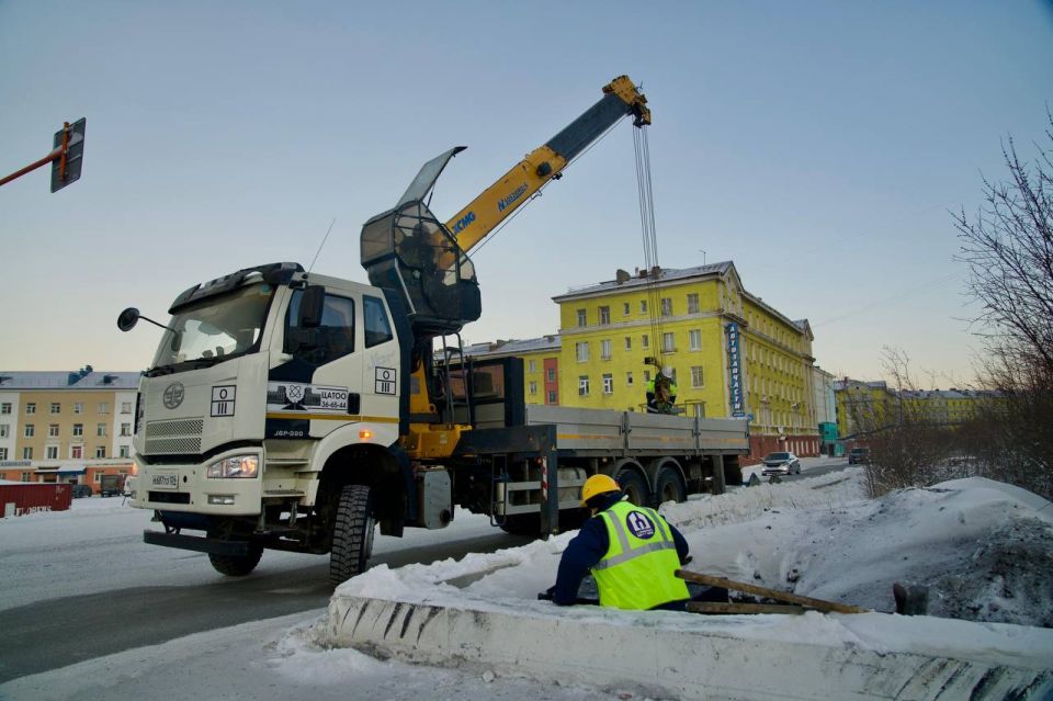  :   3      27   ,       10.       37