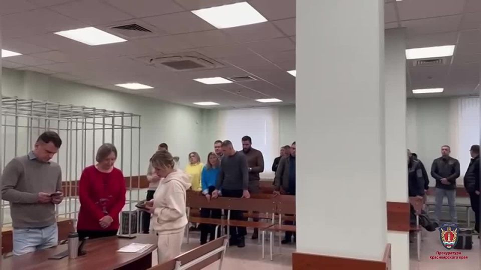 Зелёный коридор: в Красноярске осуждена группа полицейских за покровительство грузоперевозчикам