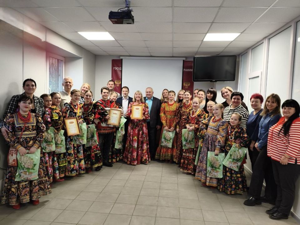 Ко Дню народного единства коллективы территориальных органов Росреестра по всей стране организовали серию мероприятий, которые продемонстрировали, что наша сила - в многообразии культур, традиций и народов Ко Дню народного единства коллективы территориальных органов Росреестра по всей стране организовали серию мероприятий, которые продемонстрировали, что наша сила - в многообразии культур, традиций и народов