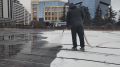 Каток на Стрелке начали заливать в Красноярске