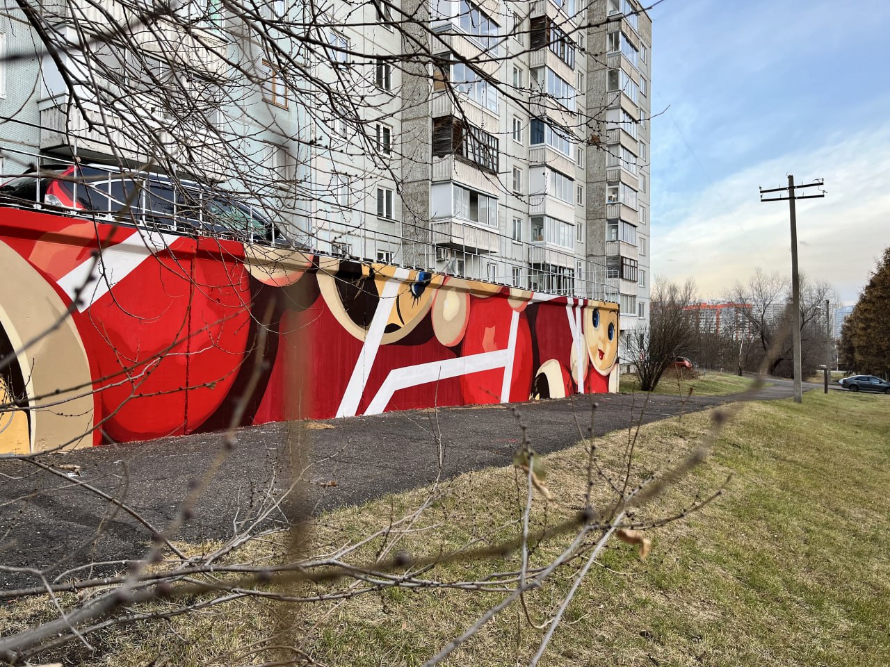 Арт-объект с неваляшками появился в Ветлужанке Арт-объект с неваляшками появился в Ветлужанке