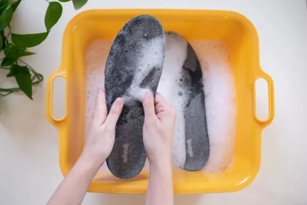 Как эффективно очистить стельки: три простых совета для чистоты и комфорта