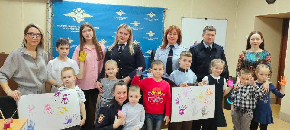 Вместе мы – сила: дети полицейских Ачинска провели день на службе у родители