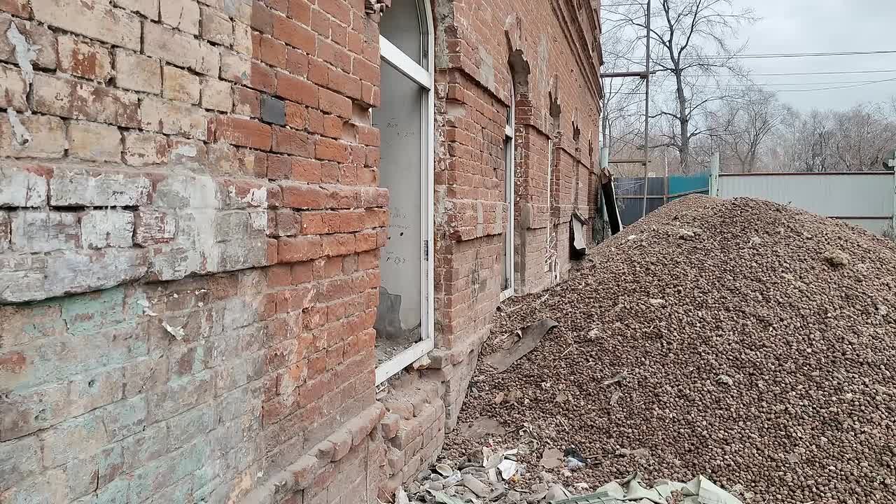 #стройка #ОКН. Журналисты из телекомпании "Оса" в Ачинске выехали посмотреть, как сейчас выглядит старинный особняк, где в будущем разместится городской ЗАГС