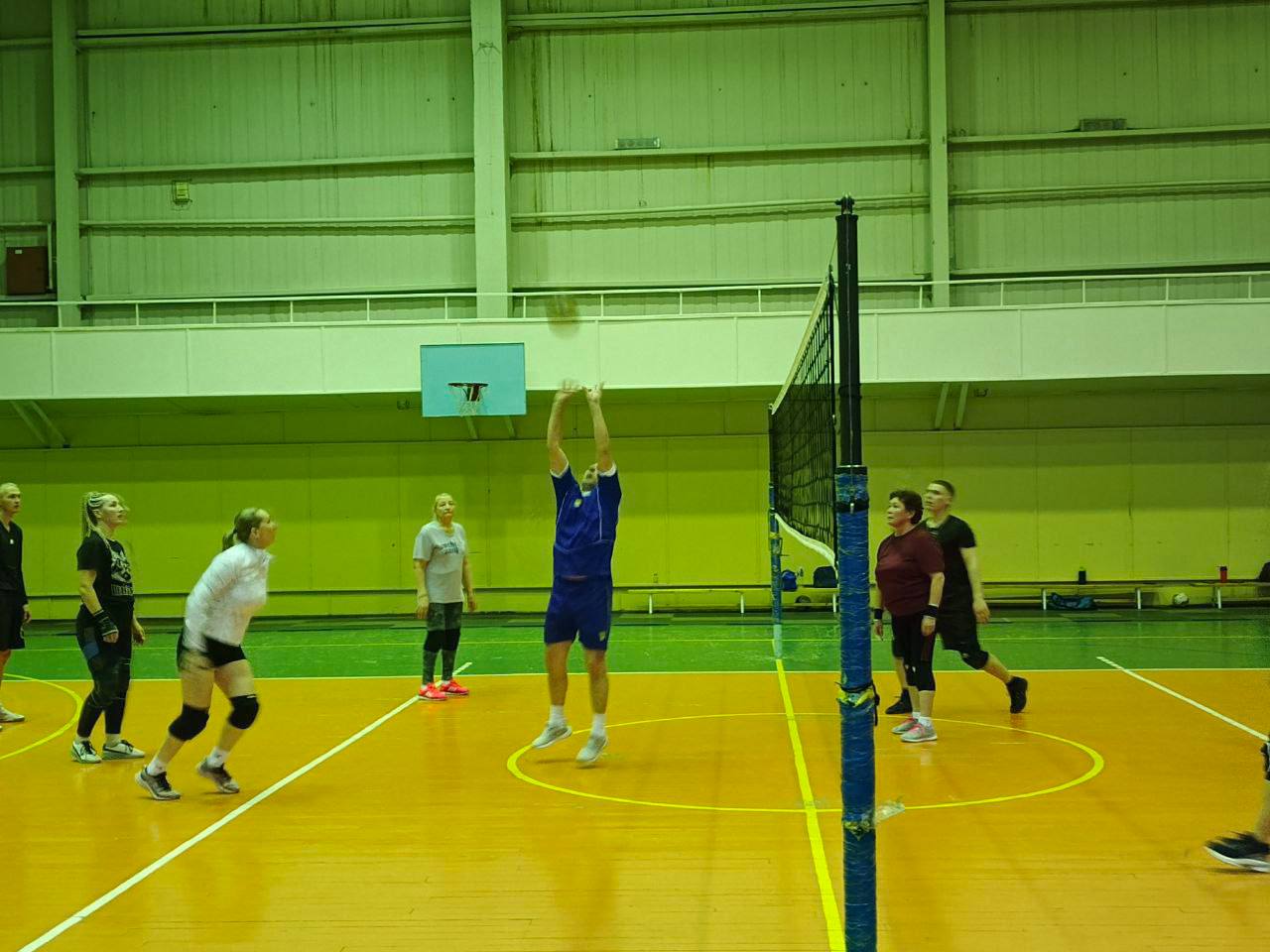 В Шарыповском МО МВД состоялся волейбольный турнир, в рамках празднования Дня сотрудника органов внутренних дел В Шарыповском МО МВД состоялся волейбольный турнир, в рамках празднования Дня сотрудника органов внутренних дел