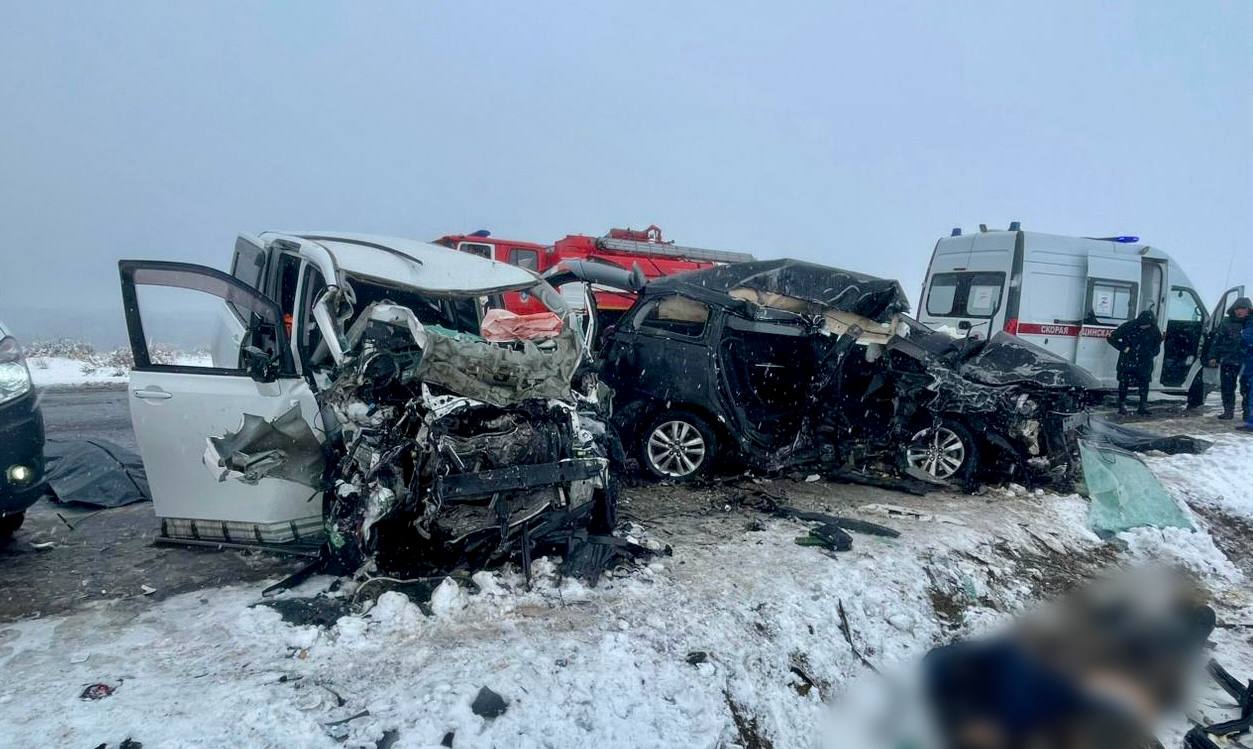 Пять человек погибли в ДТП в Республике Тыва Пять человек погибли в ДТП в Республике Тыва