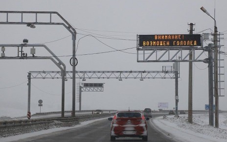 Красноярцев предупредили о гололедице на дорогах