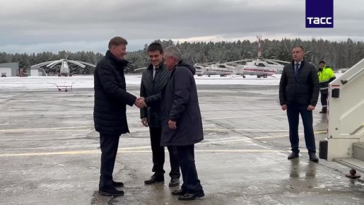 Сергей Шойгу прилетел в Красноярск с рабочим визитом, в ходе которого планирует обсудить перспективы развития кластера переработки редкоземельных металлов, передает корреспондент ТАСС