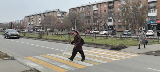 В Минусинске проверили, как водители пропускают незрячих пешеходов