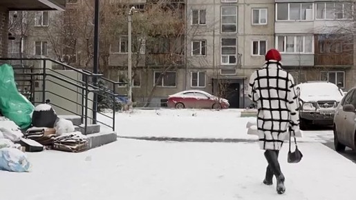 ПЬЯНЫЙ МУЖЧИНА С НОЖОМ УСТРОИЛ ДЕБОШ В МНОГОЭТАЖКЕ