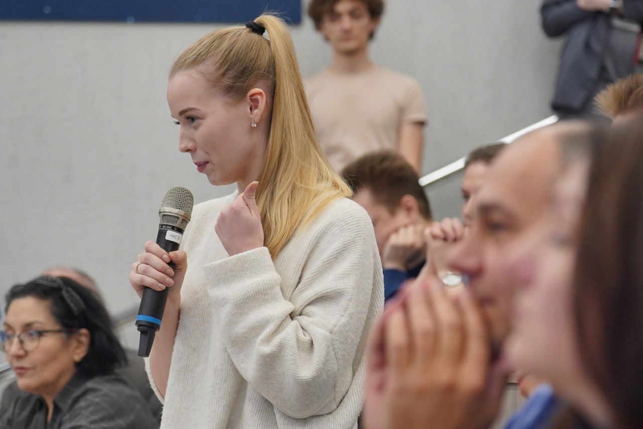 Мечтаю летать еще»: в Красноярске прошла встреча с первым космонавтом края Кириллом Песковым Мечтаю летать еще»: в Красноярске прошла встреча с первым космонавтом края Кириллом Песковым