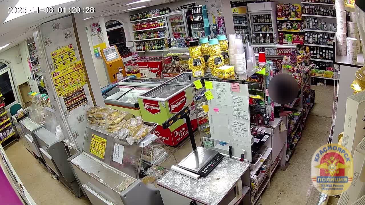 Полиция Красноярска задержала налётчика, напавшего с пистолетом на продавца круглосуточного магазина
