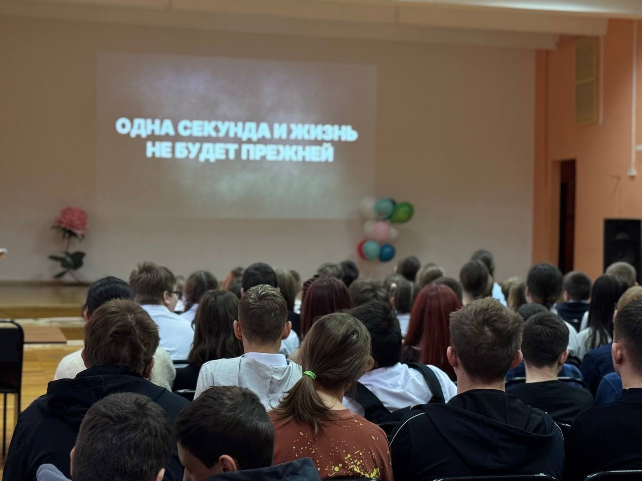 Сотрудники Госавтоинспекции Красноярска совместно с инспекторами ПДН провели для старшеклассников урок безопасности Сотрудники Госавтоинспекции Красноярска совместно с инспекторами ПДН провели для старшеклассников урок безопасности