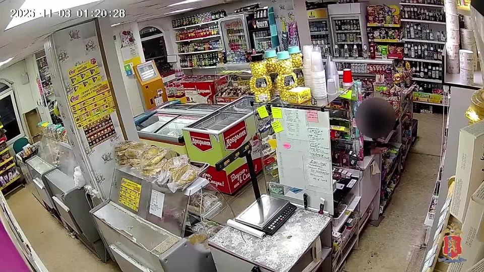 Полиция Красноярска задержала налётчика, напавшего с пистолетом на продавца круглосуточного магазина