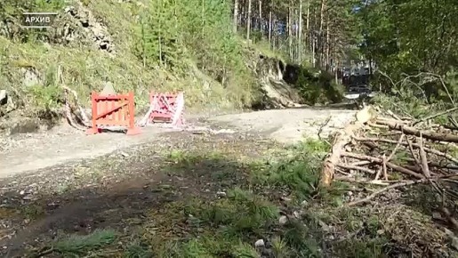 РАЗМЫТЫЙ УЧАСТОК ДОРОГИ НА ЛЕСНОЙ ВОССТАНОВИЛИ