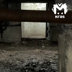 Подвал красноярской многоэтажки топит уже два года, но коммунальщики не могут это исправить