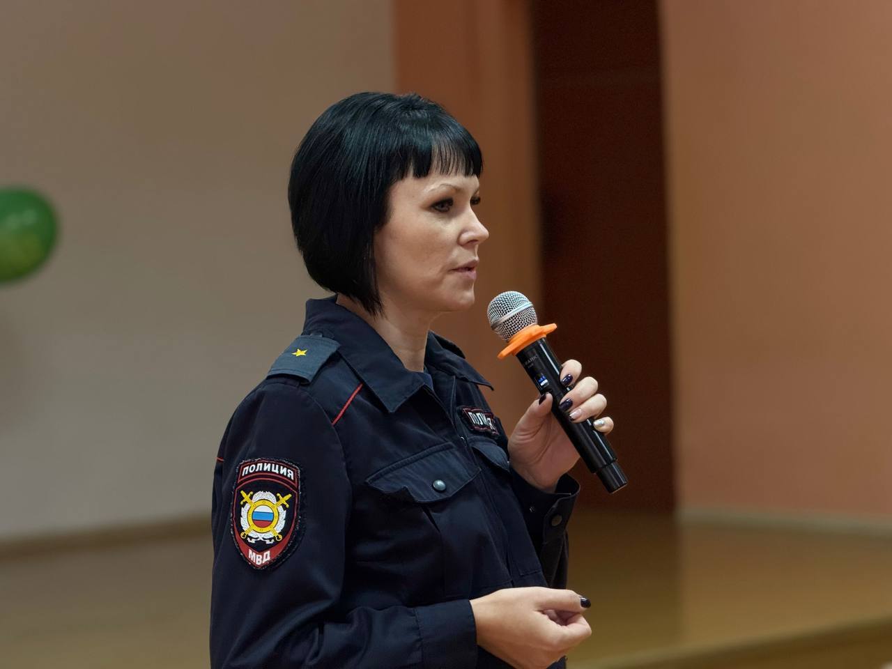 Сотрудники Госавтоинспекции Красноярска совместно с инспекторами ПДН провели для старшеклассников урок безопасности Сотрудники Госавтоинспекции Красноярска совместно с инспекторами ПДН провели для старшеклассников урок безопасности