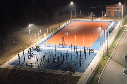 На территории бассейна «ОКЕАНиЯ» создана «умная» спортплощадка