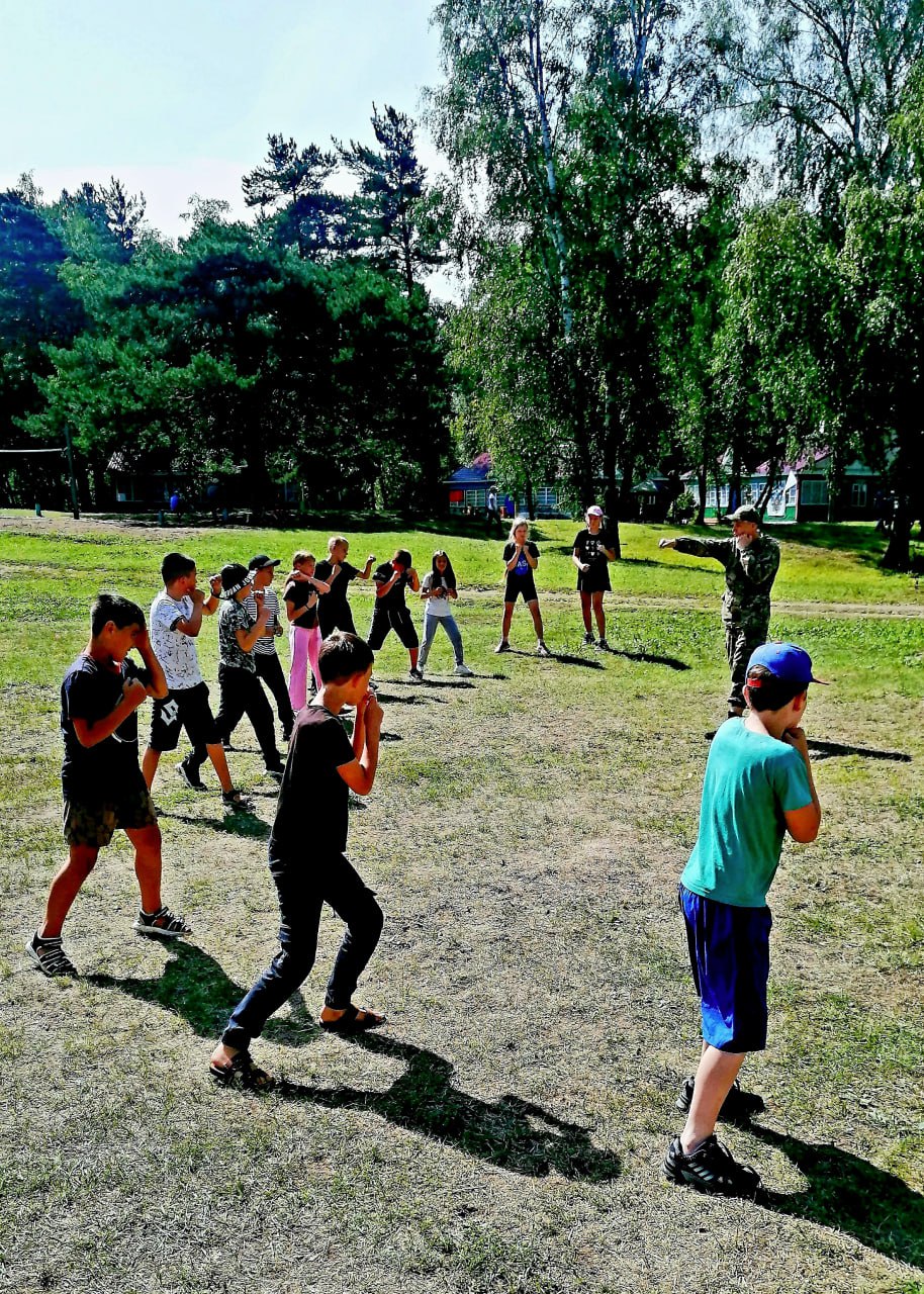 6 ноября 1991 года на территории Южной Сибири, в левобережной части могучего и полноводного Енисея, в крае древних скифских курганов и архитектурно-фортификационных сооружений, в регионе пятиста соленых и пресных кристально... 6 ноября 1991 года на территории Южной Сибири, в левобережной части могучего и полноводного Енисея, в крае древних скифских курганов и архитектурно-фортификационных сооружений, в регионе пятиста соленых и пресных кристально...