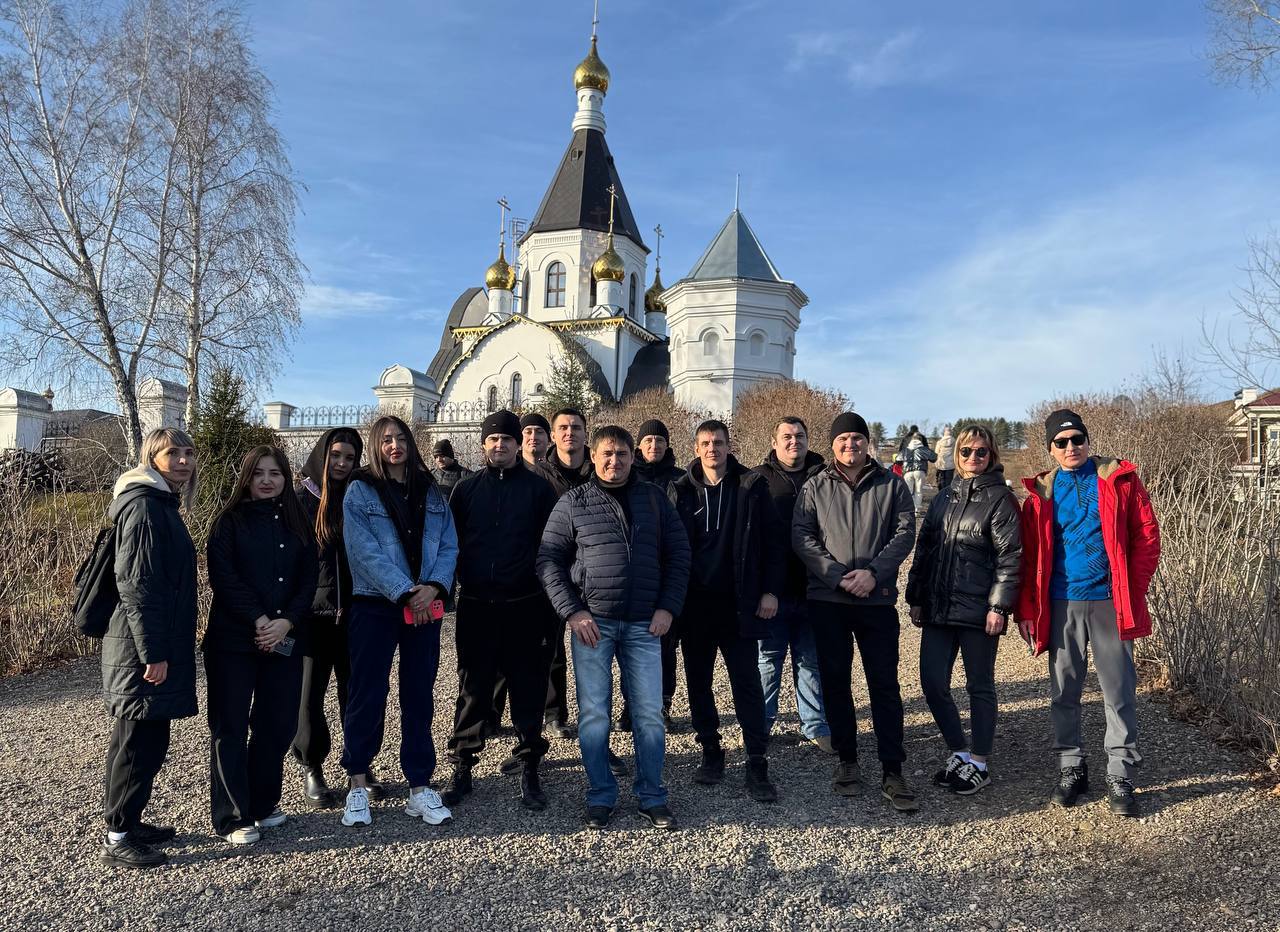 Сила — в единстве! А единство — в походах! Сила — в единстве! А единство — в походах!