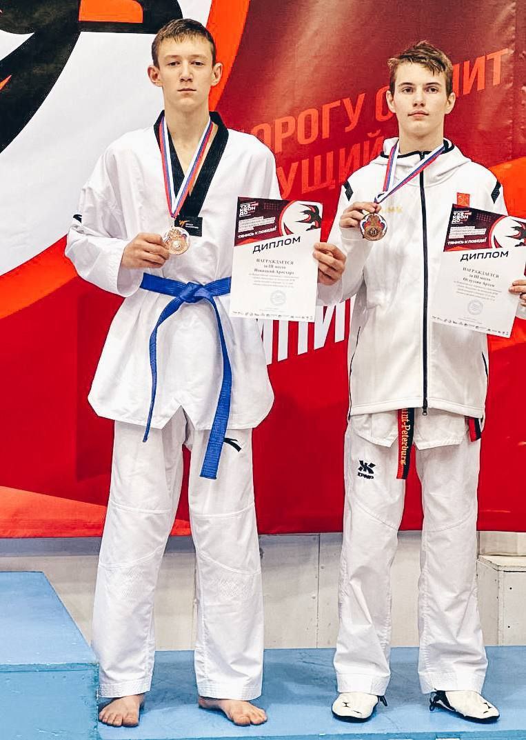 Минусинские тхэквондисты вернулись из Бердска с двумя золотыми и пятью бронзовыми медалями Минусинские тхэквондисты вернулись из Бердска с двумя золотыми и пятью бронзовыми медалями