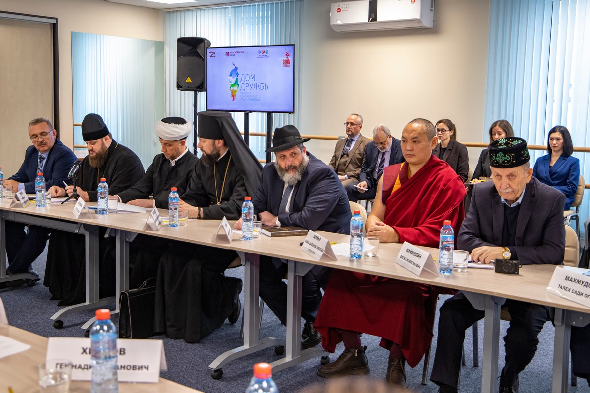 Глава Красноярского края Михаил Котюков встретился с лидерами национальных автономий и религиозных объединений, проживающих в регионе