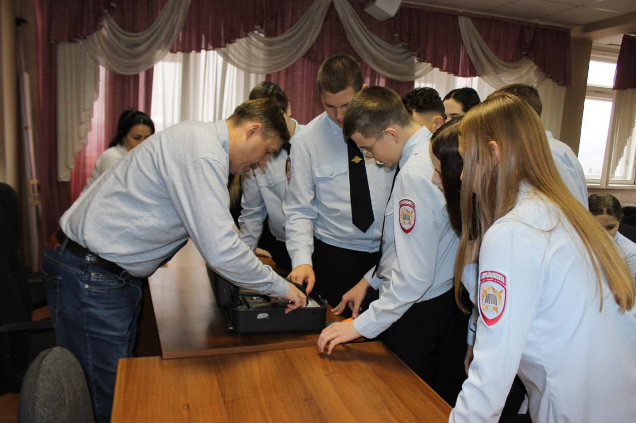 Экскурсия в мир правопорядка: школьники побывали в гостях у полиции Экскурсия в мир правопорядка: школьники побывали в гостях у полиции