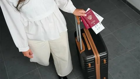 Еврокомиссия запретила выдачу новых многоразовых шенгенских виз гражданам России