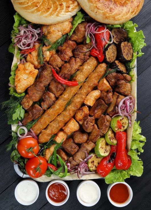 Лондонский пирог, 4-х этажная пицца или сочный шашлык: где заказать еду на корпоратив в Красноярске Лондонский пирог, 4-х этажная пицца или сочный шашлык: где заказать еду на корпоратив в Красноярске