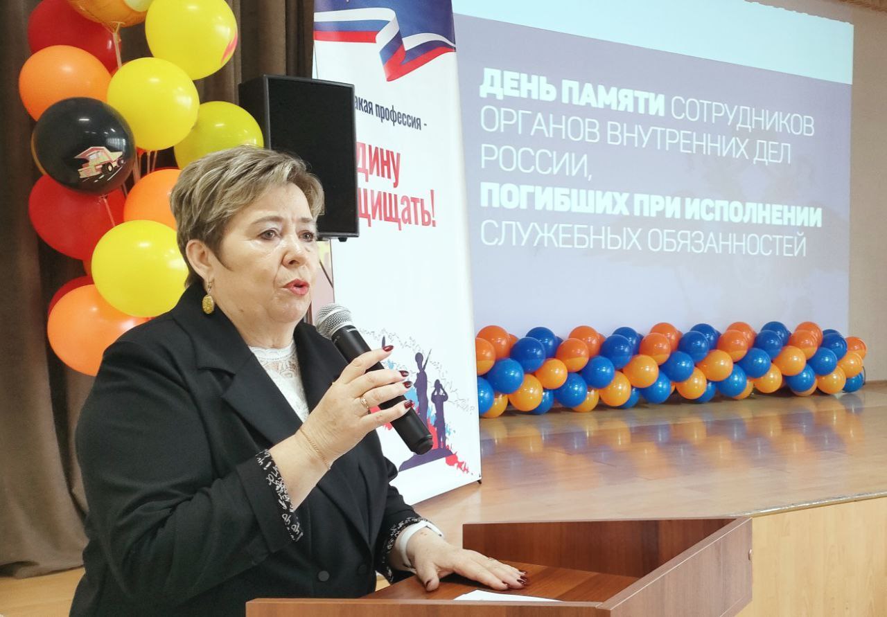 Память жива. В Ачинске полицейским классам присвоено имя милиционера Александра Трофимова, погибшего при исполнении служебного долга В преддверии Дня памяти сотрудников органов внутренних дел, погибших при исполнении... Память жива. В Ачинске полицейским классам присвоено имя милиционера Александра Трофимова, погибшего при исполнении служебного долга В преддверии Дня памяти сотрудников органов внутренних дел, погибших при исполнении...