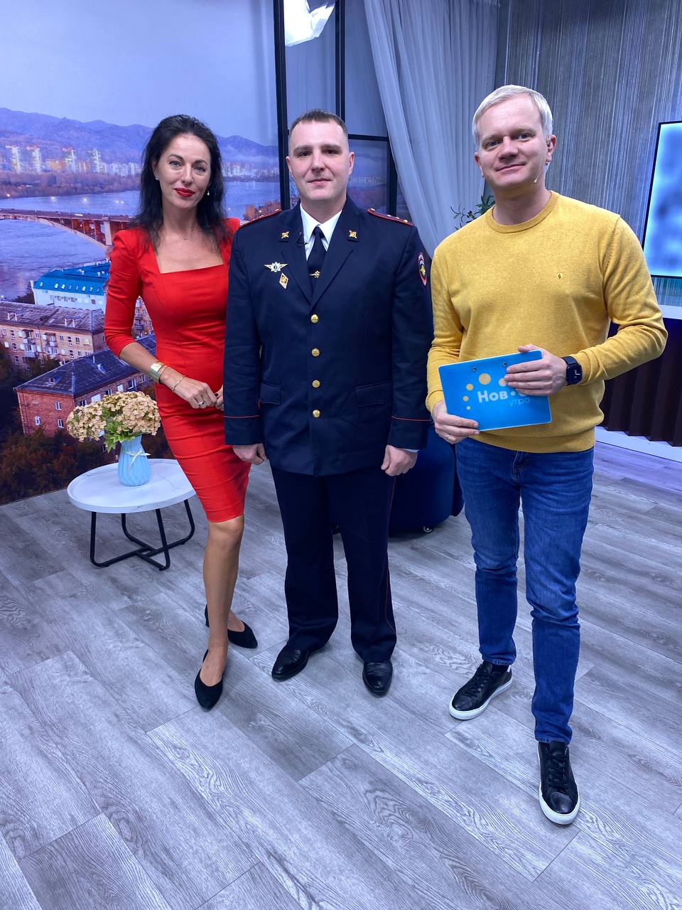 Самый народный участковый Красноярского края по версии 2025 года Максим Казеко из Ачинска откровенно поговорил о профессии и призвании в эфире «Нового утра» на «ТВК»