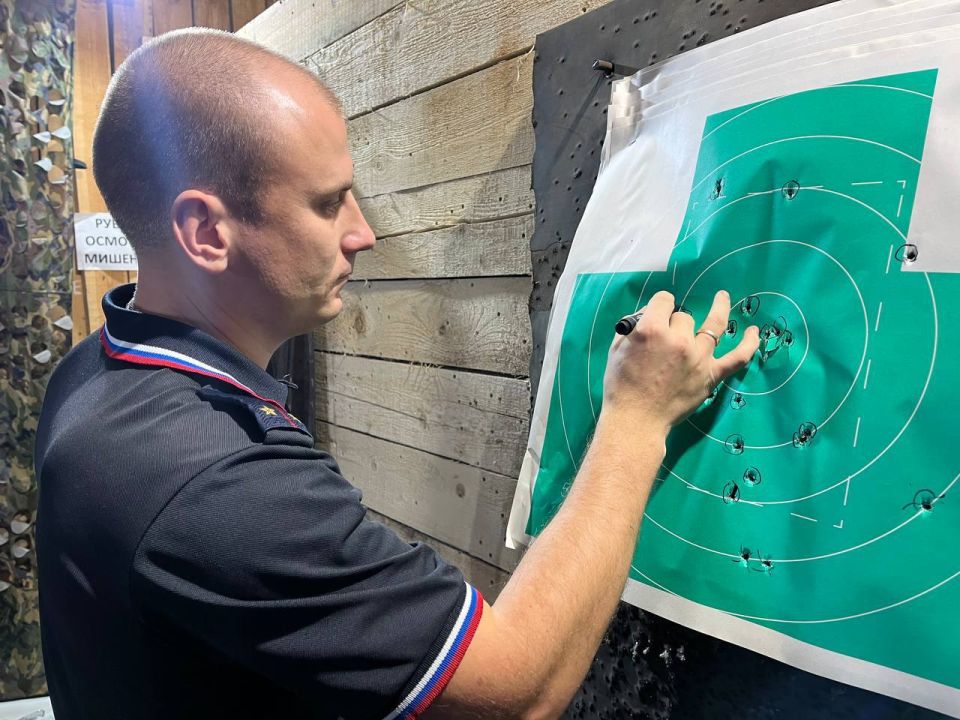 Меткий выстрел: в Минусинске и Ачинске определили лучших стрелков полиции ко Дню сотрудника внутренних дел