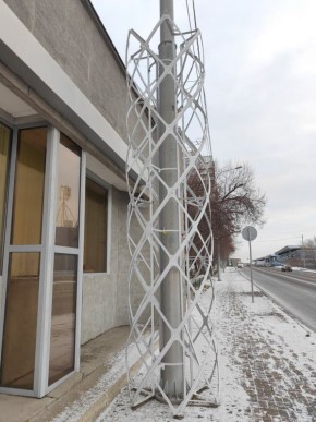 Праздничную иллюминацию устанавливают на Дубровинского