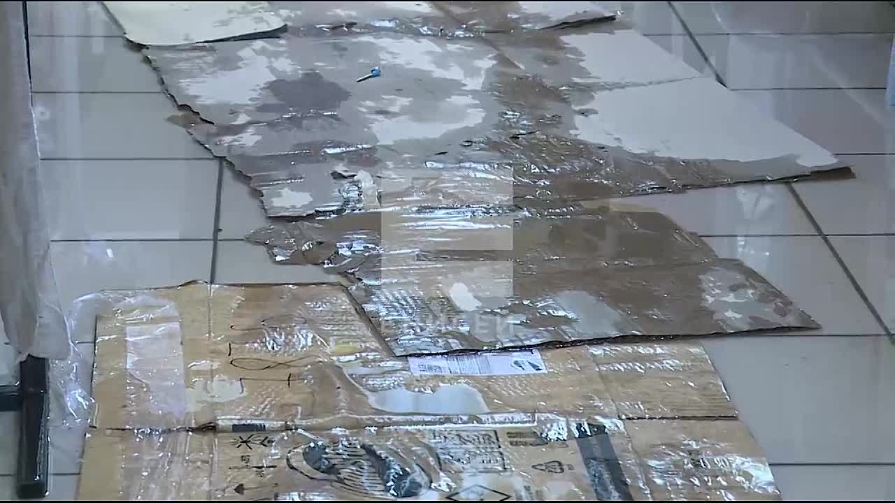 Магазины затопило в цокольном этаже на Карамзина, 14а в Красноярске