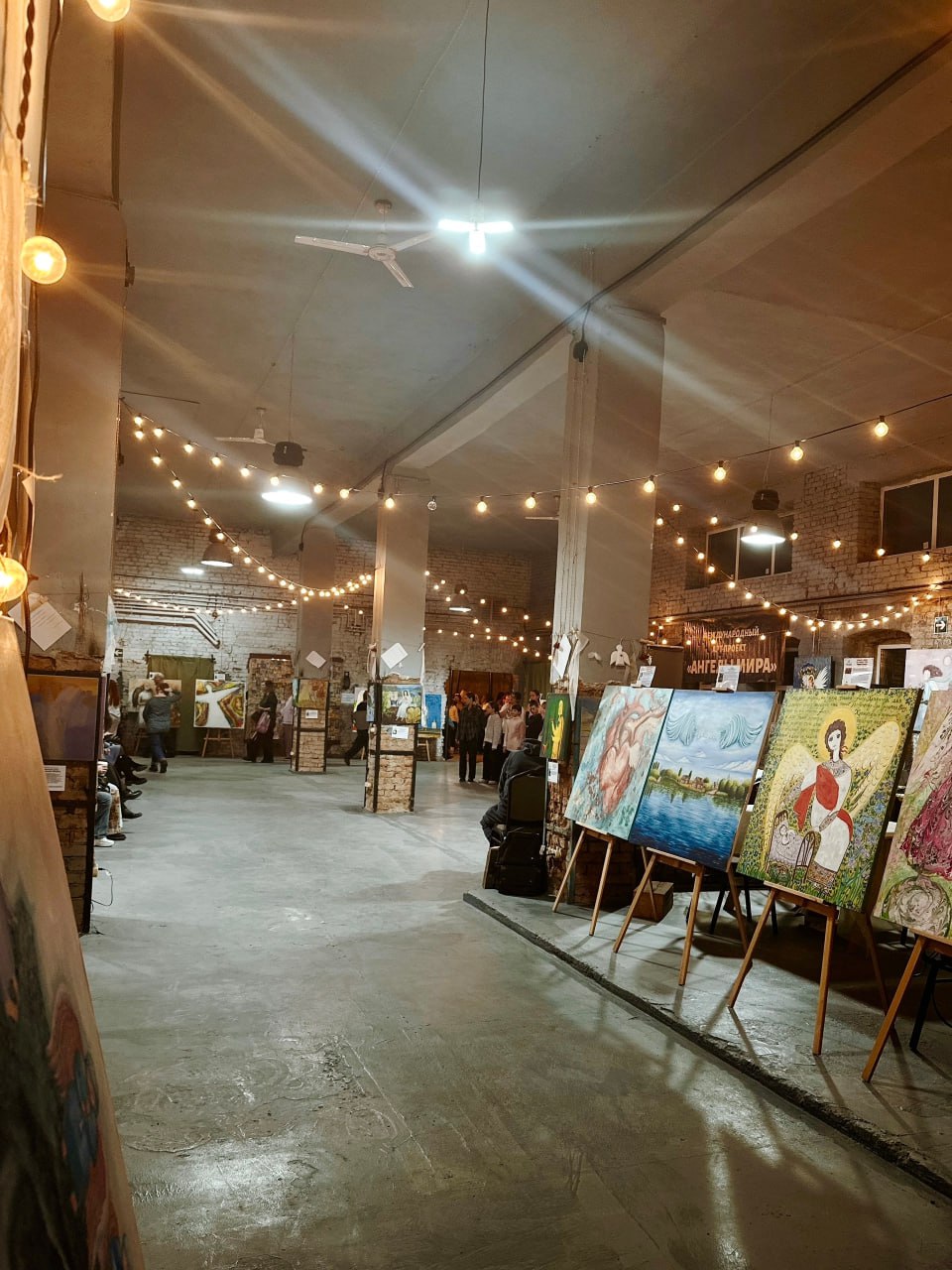 Сделано в Красноярске. Осенняя резиденция «Ангелов мира» (0+) открылась в арт-пространстве «Хлебозаводъ» Сделано в Красноярске. Осенняя резиденция «Ангелов мира» (0+) открылась в арт-пространстве «Хлебозаводъ»