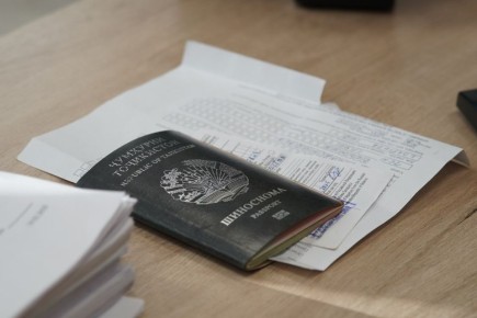 17-летний подросток из Таджикистана прилетел в Красноярск за новой жизнью